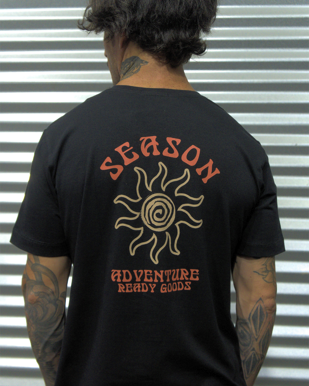 Camiseta Season Adventure Ready Goods - Black
