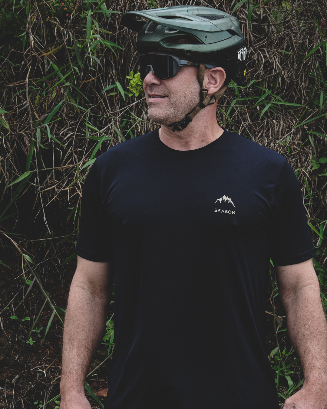 Camisa Trail - Essential Black - Manga Curta