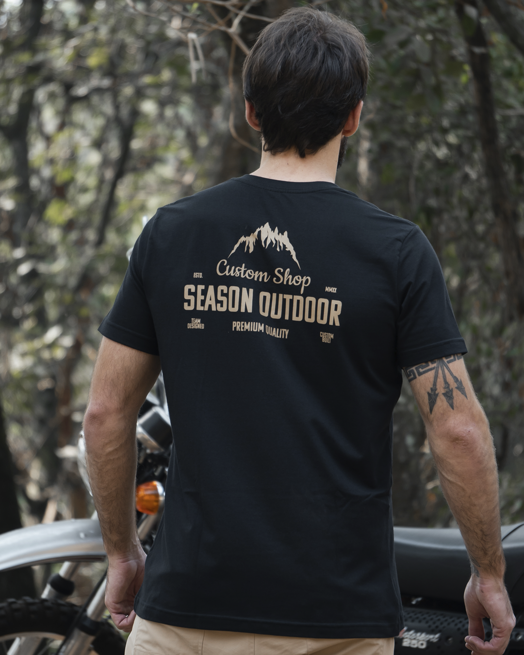 Camiseta Classic Season - Black/Khaki