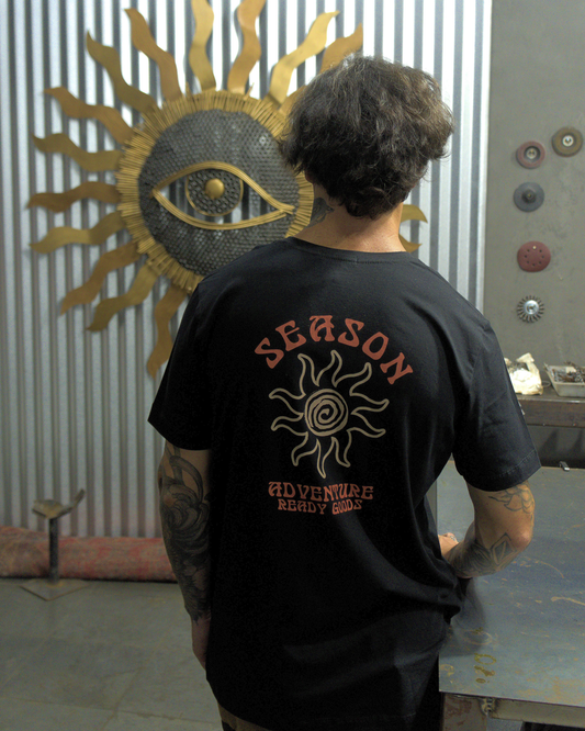 Camiseta Season Adventure Ready Goods - Black