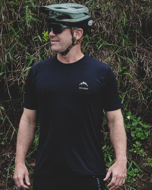 Camisa Trail - Essential Black - Manga Curta