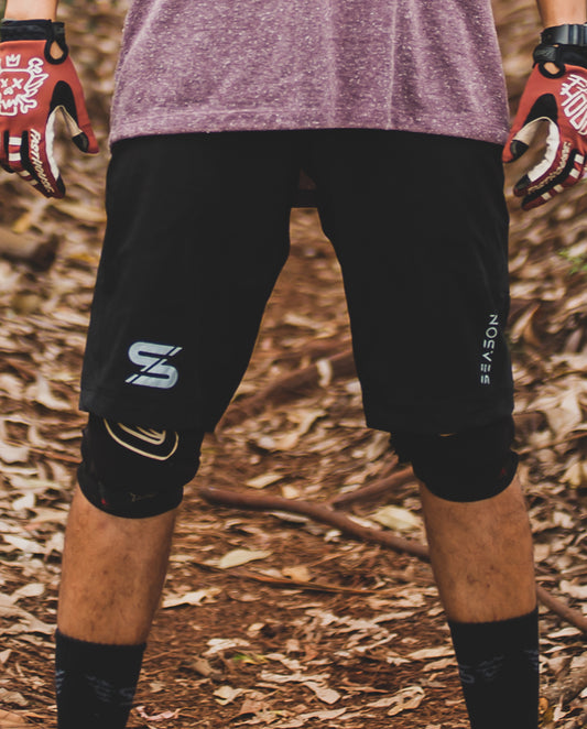Bermuda Season - Black